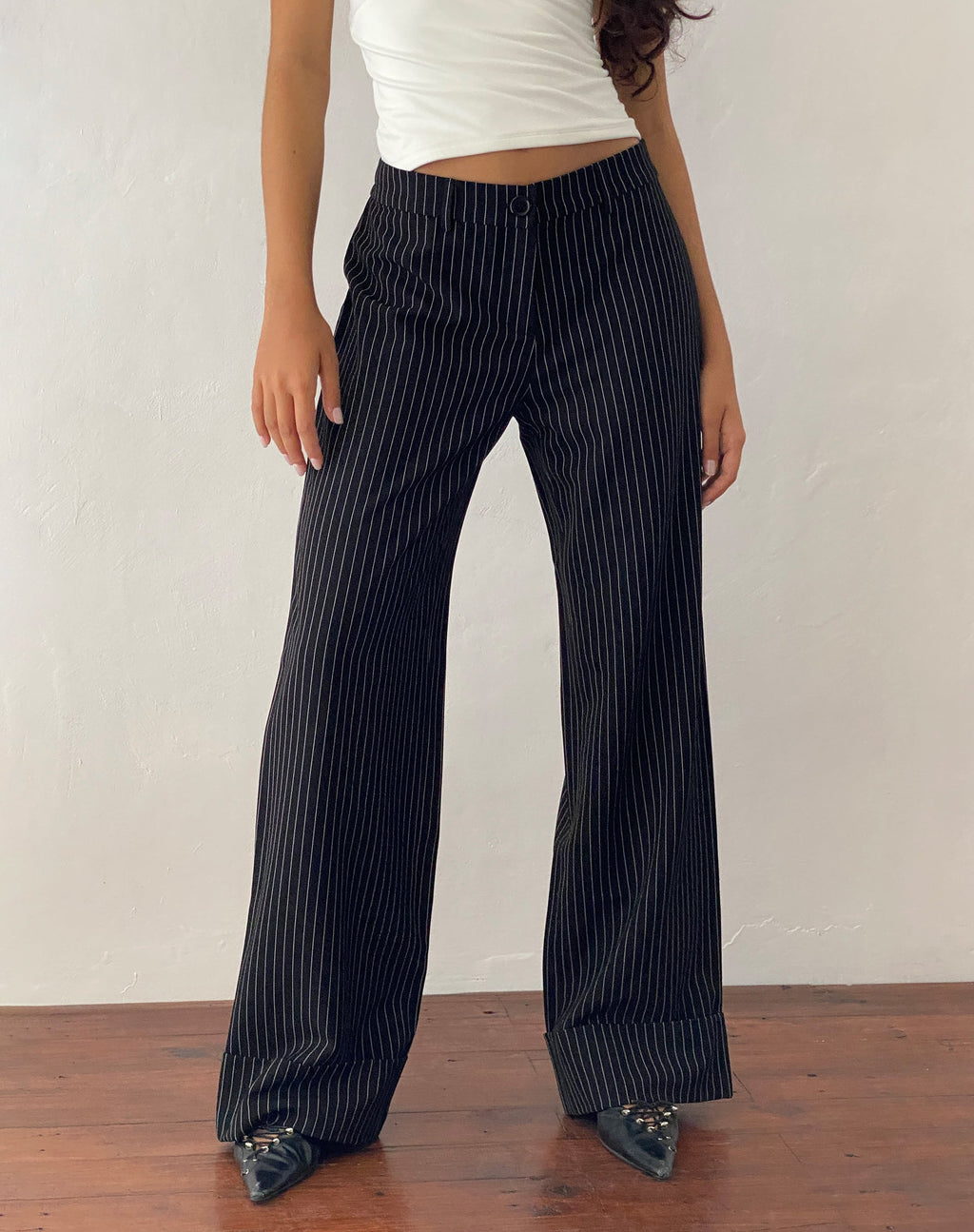 Pantalón Abba de tiro bajo en raya diplomática negro de sastrería