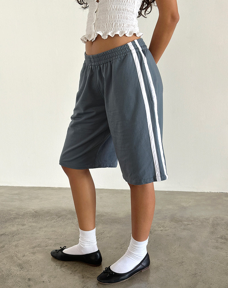 Short Bena en azul espejismo con raya blanca