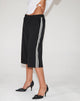 Imagen de Benno 3/4 Shorts en negro con raya lateral blanca