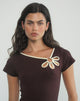 Imagen de Bunga Flower Cut Out Top en Chocolate Amargo con Encuadernación Limón