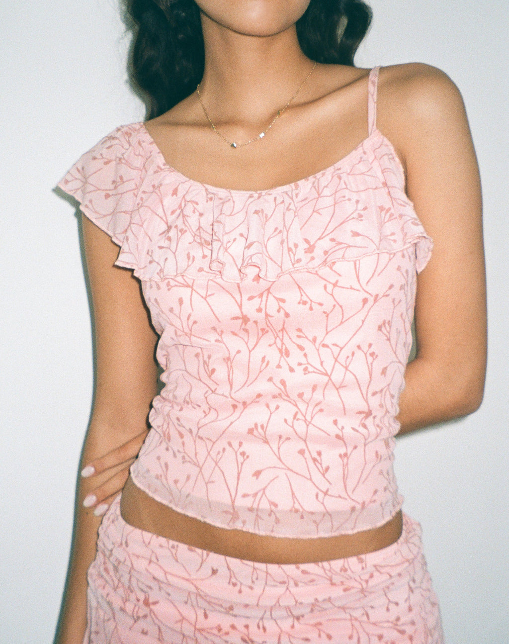 Cami Top Asimétrico Chira en Rosa Floral Sombra