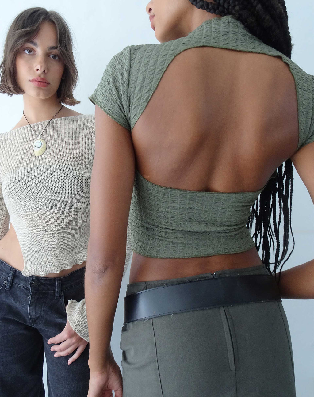 Top Elton de cuello alto en caqui