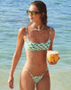 Imagen del sujetador de bikini Elvina en bandera cuadrada verde