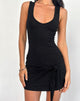 Imagen del minivestido Hikira Plunge en negro con cinturón de anudar