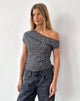 Imagen de Jaridah Asymmetric Slouch Top in Giraffe Negro y Crema
