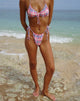 Imagen de la braguita de bikini Leyna en tartán rosa pastel