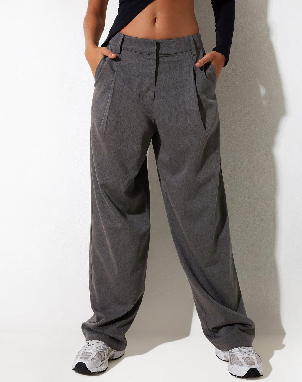 Pantalón de pata ancha Sakaria en Tailoring Charcoal