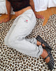 Imagen de Emiko Joggers oversize en marga gris con estampado I Love 2010's