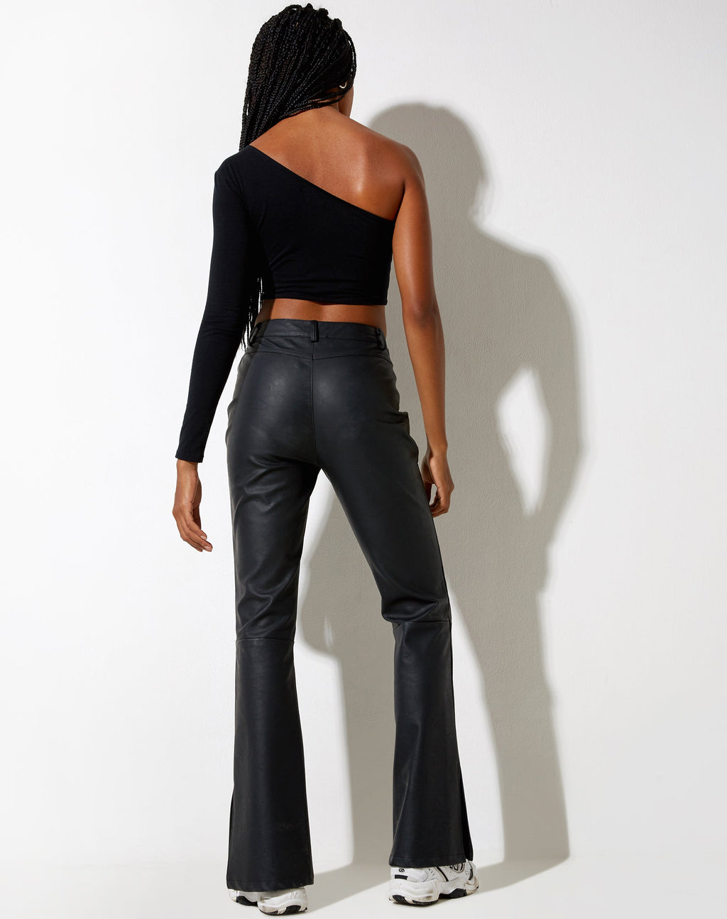 Pantalón Zolen Flare de pu negro mate