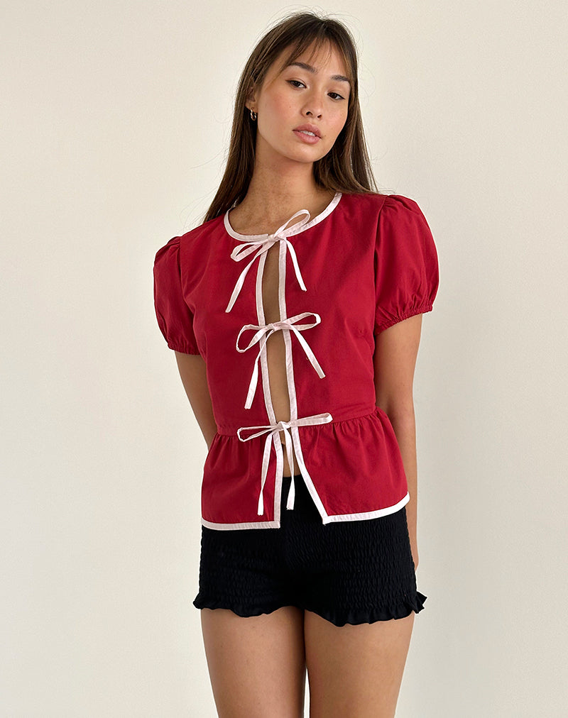 Blusa Ryota Tie Front en rojo adrenalina con ribete rosa