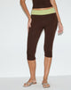 Imagen de Vivah Fold-over Capri en marrón chocolate con encuadernación pistacho