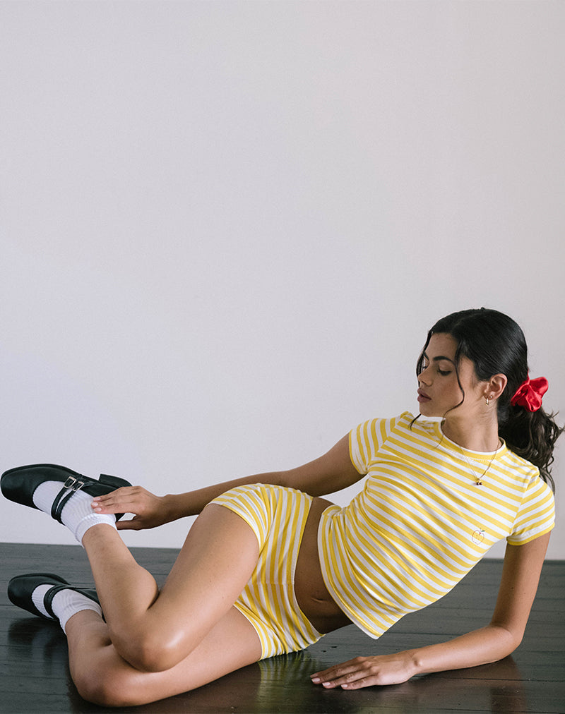 Camiseta Sutin en amarillo con estampado de manzana a rayas blancas