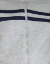 Gris claro con rayas azul marino