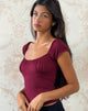 Imagen del top Vardah en jersey burdeos