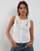 Imagen de Vezia broderie Top sin mangas en blanco con bordado de rosas