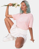 Image of Camiseta básica oversize en rosa con texto rosas son rojas X Top Niña