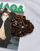 Imagen de Scrunchie en leopardo nocturno marrón