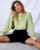 Imagen de Fawly Crop Top en Graffiti Flor Pequeña Sage