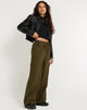 imagen de Geona Wide Leg Cargo Trouser en Dark Olive