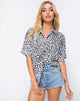 Imagen de camisa hawaiana en dálmata