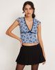 Imagen del top Livi Mesh Top en azul claro y azul marino Botanist Flocking
