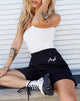 Imagen de Yubi Short en negro Angel Embro en blanco