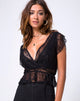 Imagen de Veronica Wrap Top en encaje romántico Negro