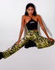 Imagen de Zoven Flare Trouser in Tiger Full Khaki Colocación