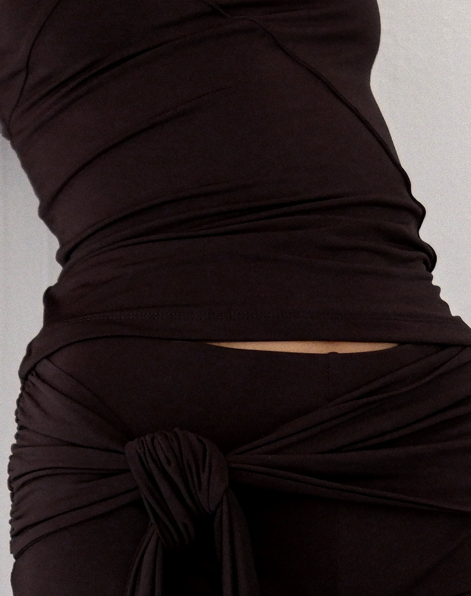 Imagen de Effy Pantalones capri con cintura envolvente en mocca