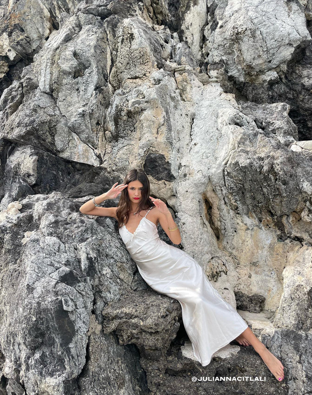 Vestido Padil Midi de satén nacarado marfil