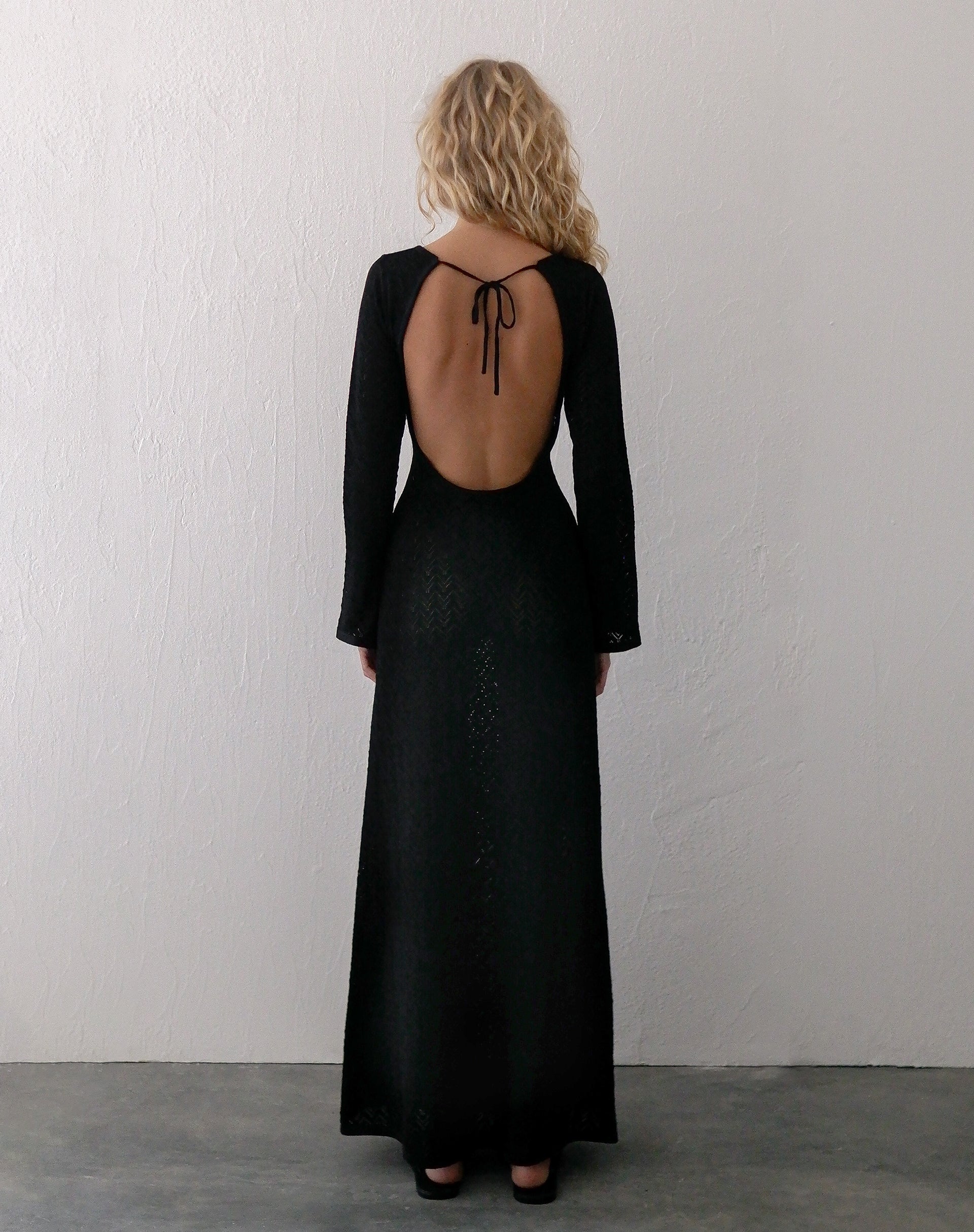Imagen de Jadie Open Back Maxi Dress in Black