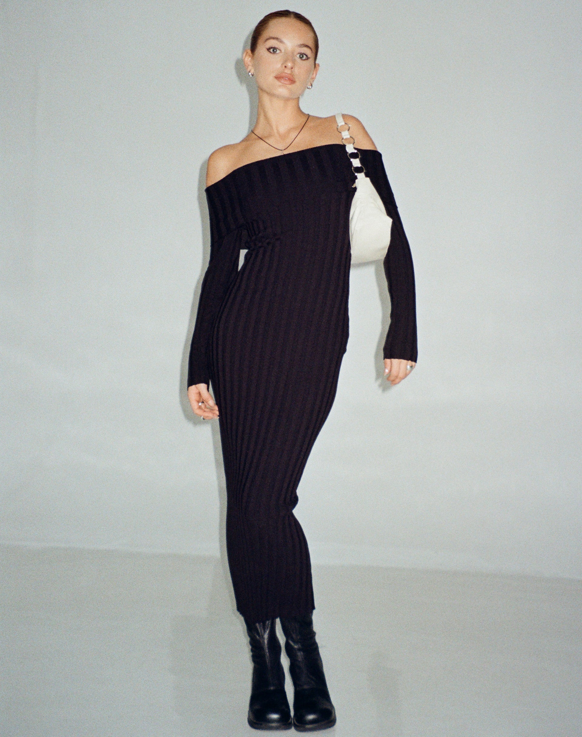 imagen de Jesuita Bardot Knitted Midi Dress in Black