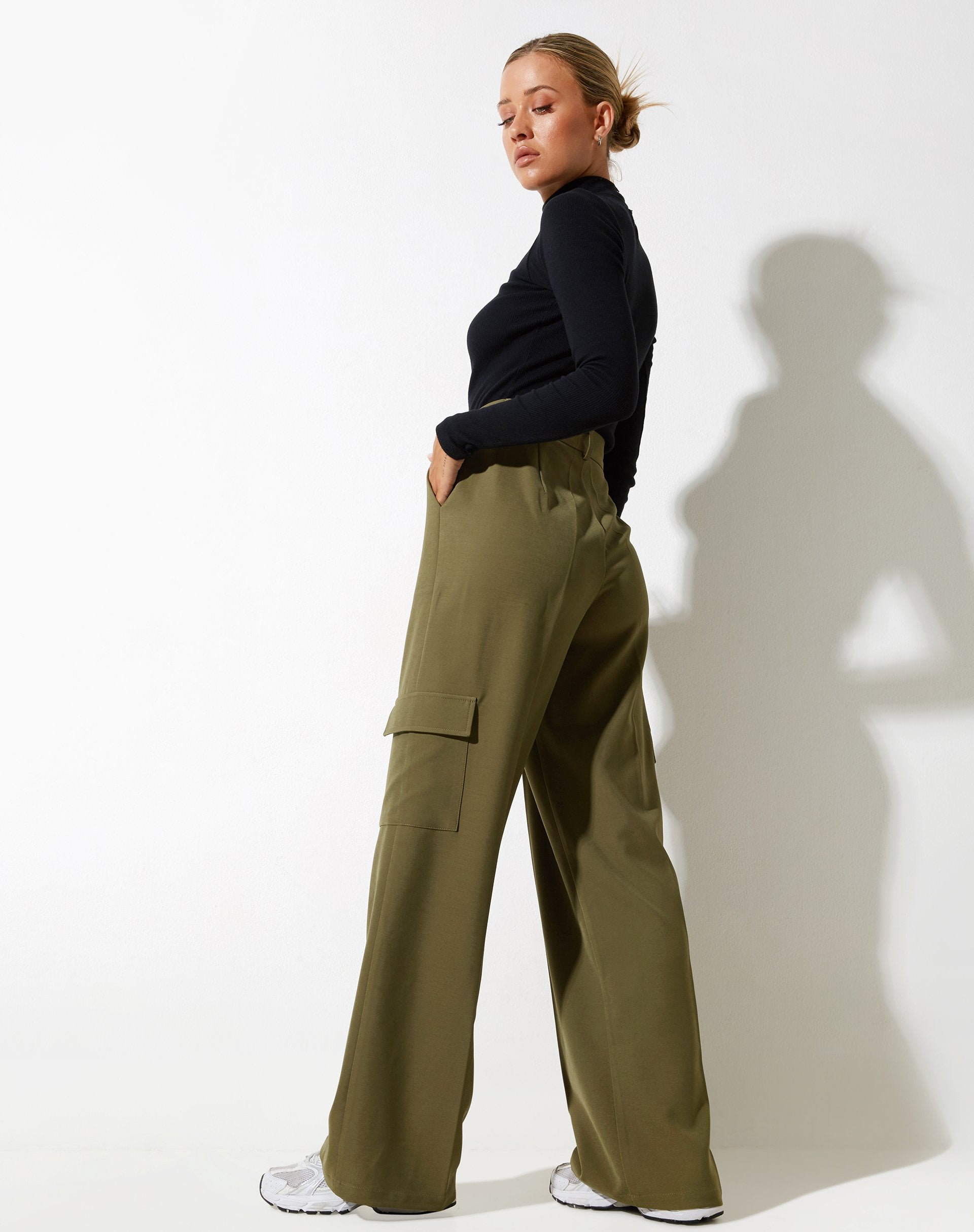 imagen de Pantalón Abba en Cargo Pocket Oliva