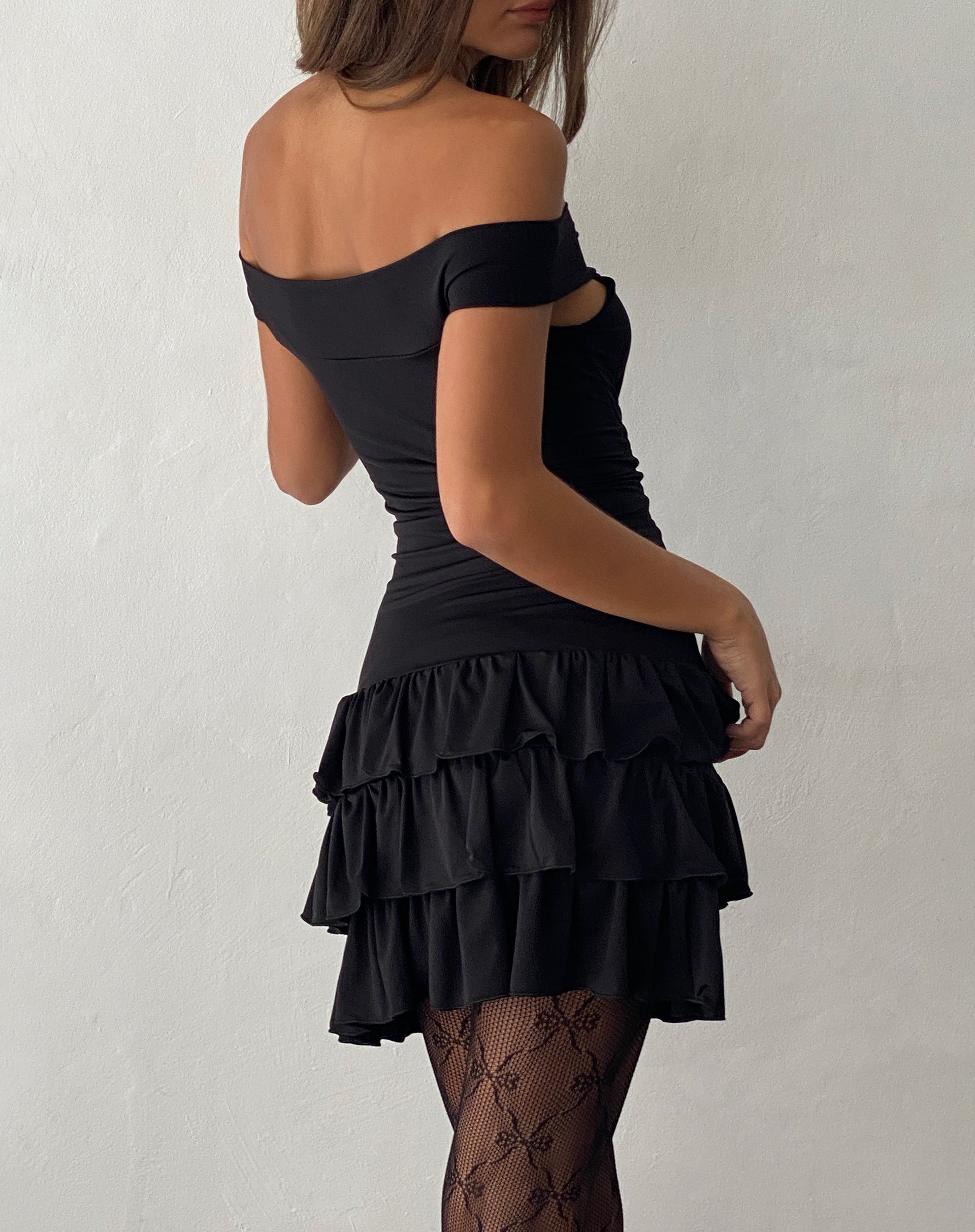 imagen de Aella Bardot Ruffle Dress in Black