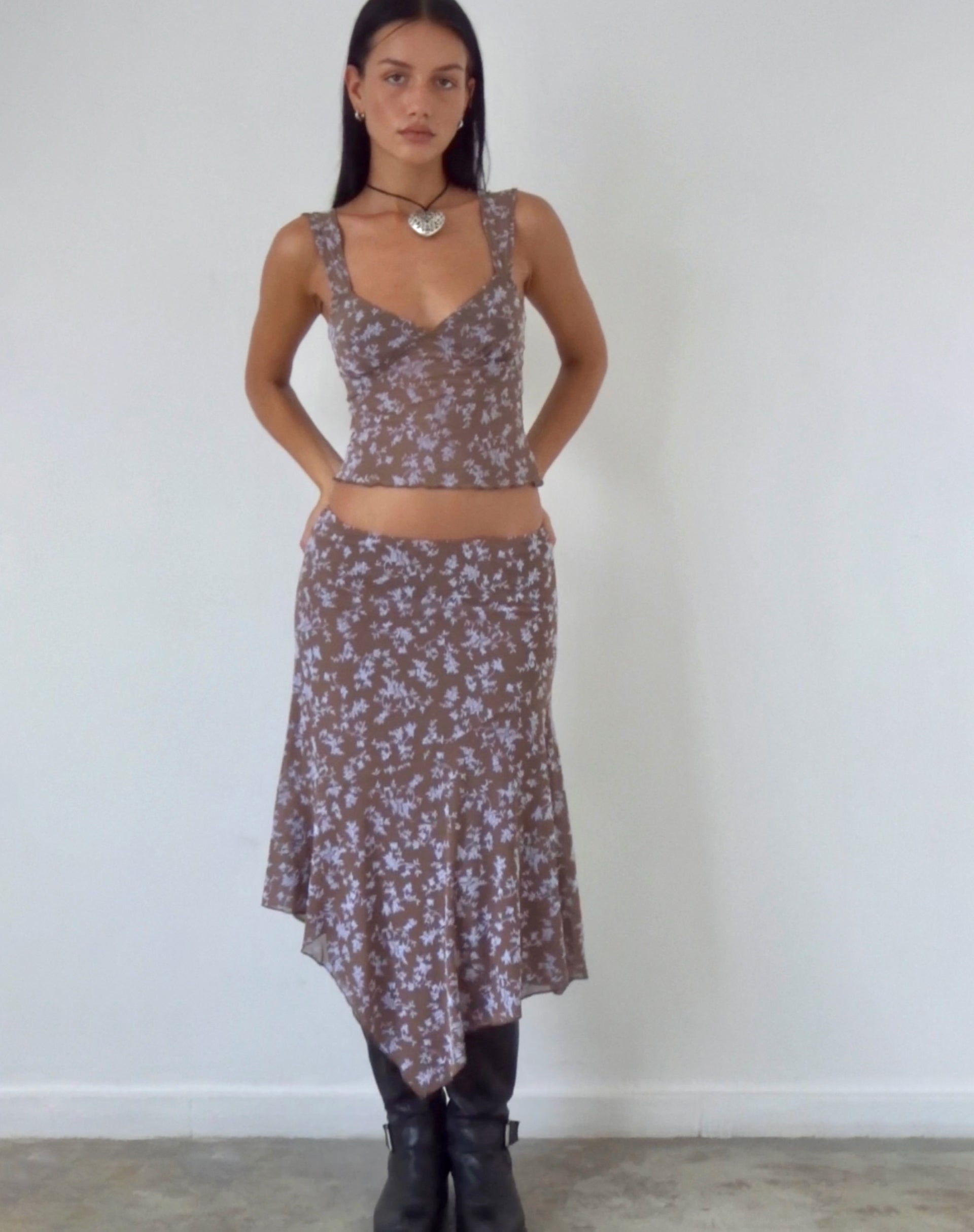 Imagen de Aerin Top de malla con mangas casquillo en Botanist Flock Dark Taupe