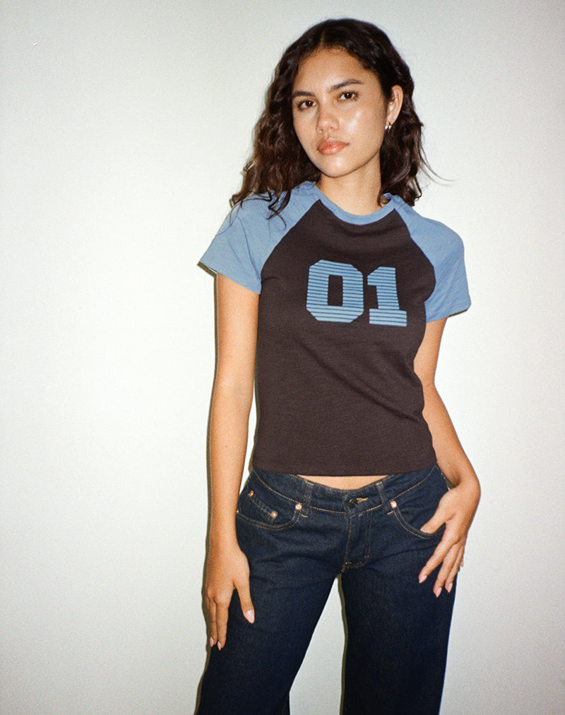 Camiseta Agneta en combinación de marrón chocolate y azul ceniza