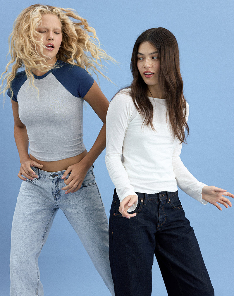 Imagen de la camiseta Agneta en combinación gris jaspeado y azul marino.