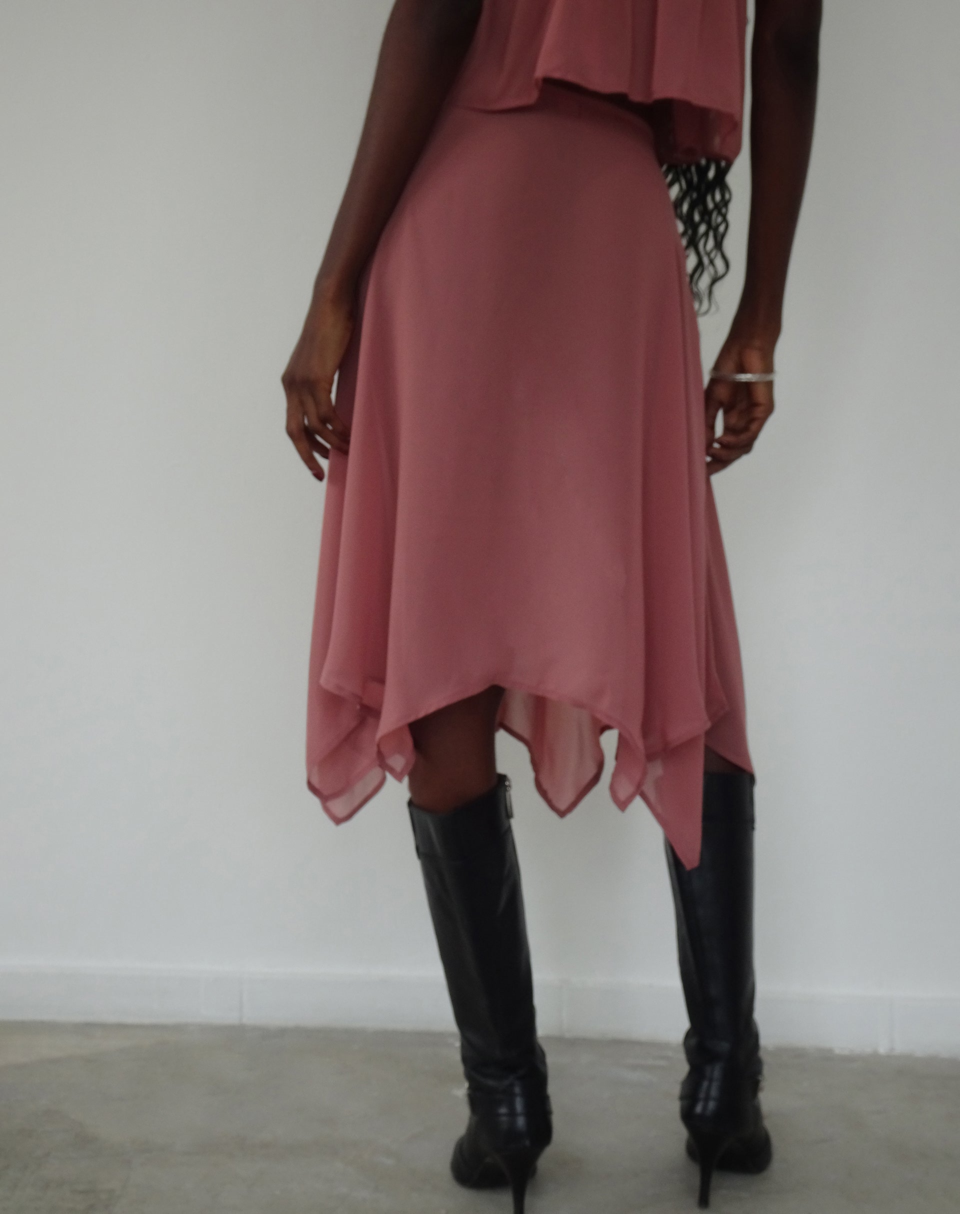 Imagen de la falda Albertha Midi en color Dessert Sand
