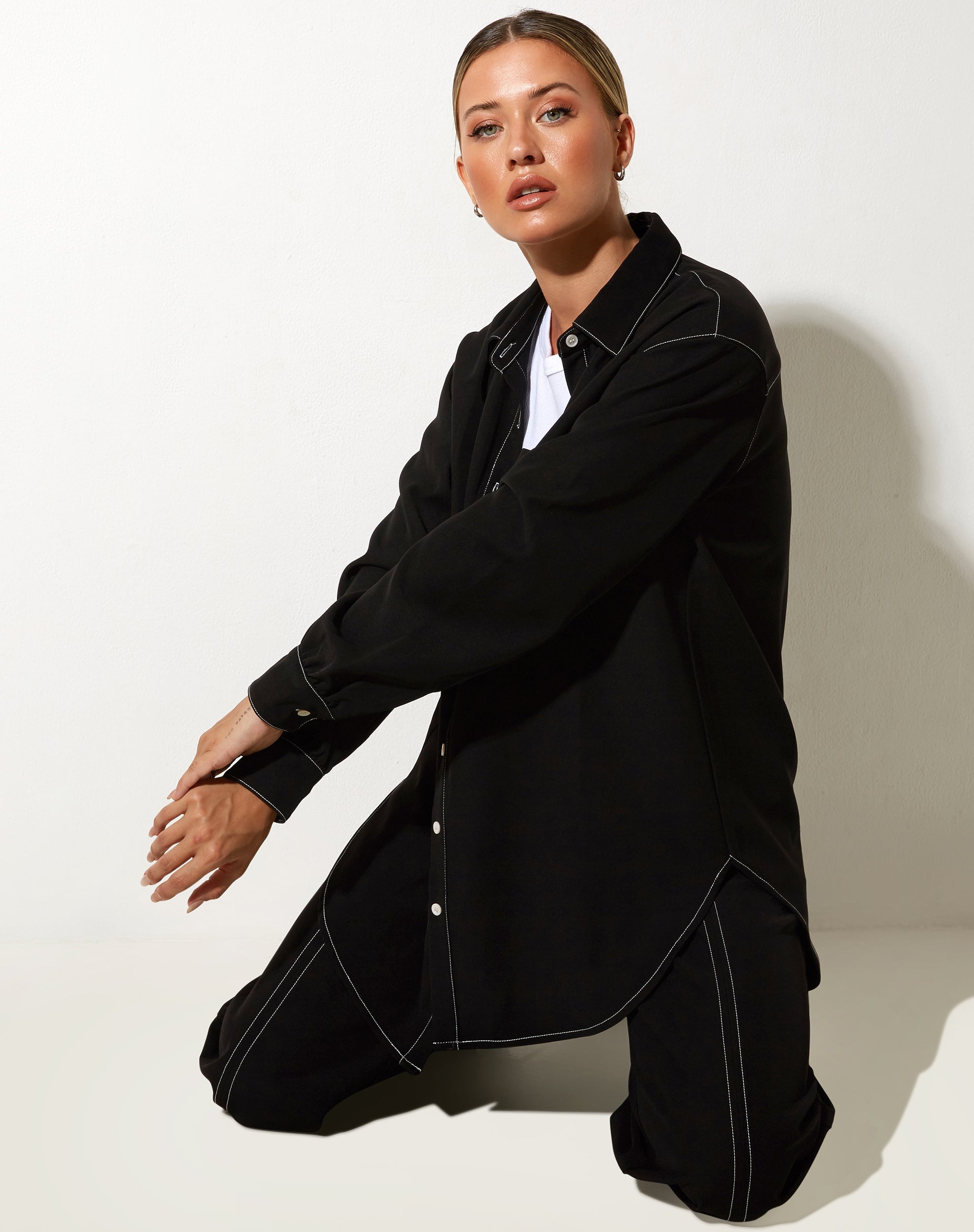 imagen de Albus Trouser en negro con puntada blanca