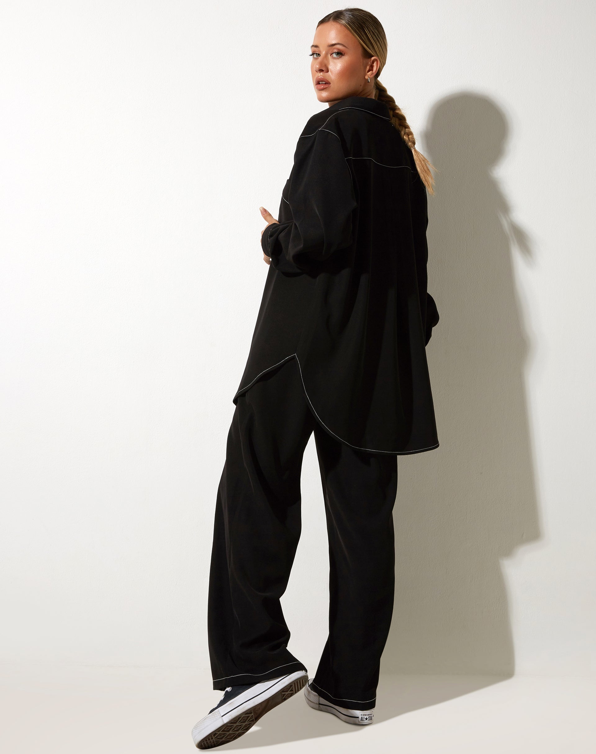 imagen de Albus Trouser en negro con puntada blanca