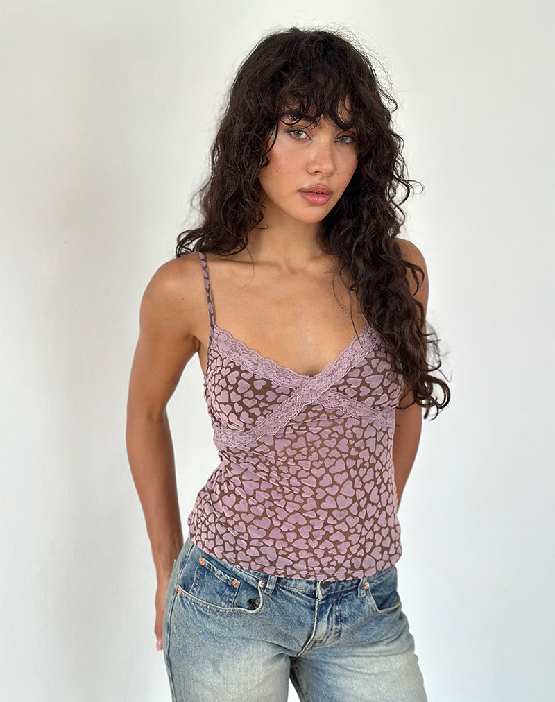 Top Alcesta de malla flocada marrón con estampado de corazones rosa