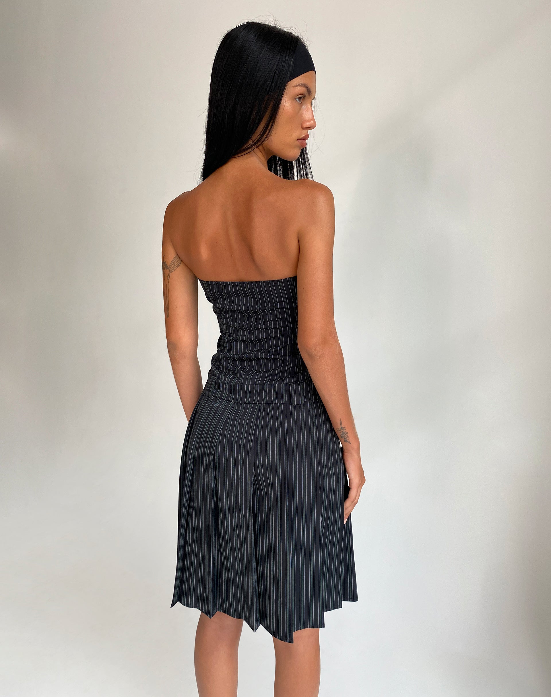 Imagen de Aldari Bandeau Midi Dress in Tailoring Black Pinstripe