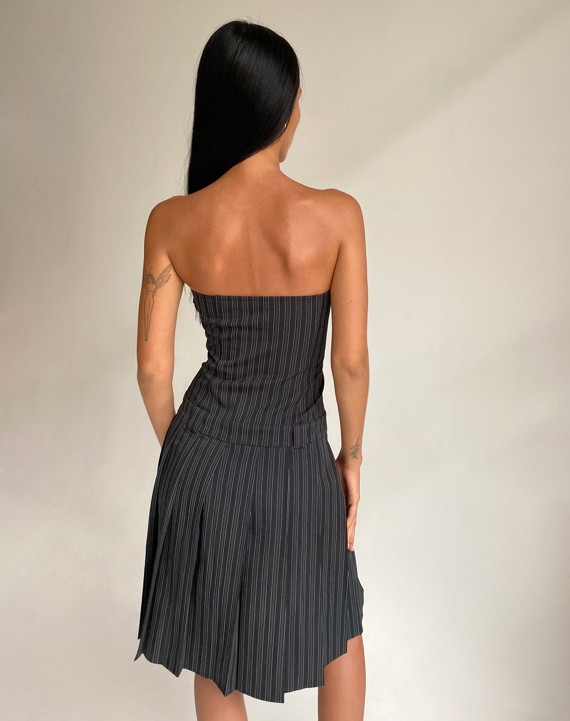 Imagen de Aldari Bandeau Midi Dress in Tailoring Black Pinstripe