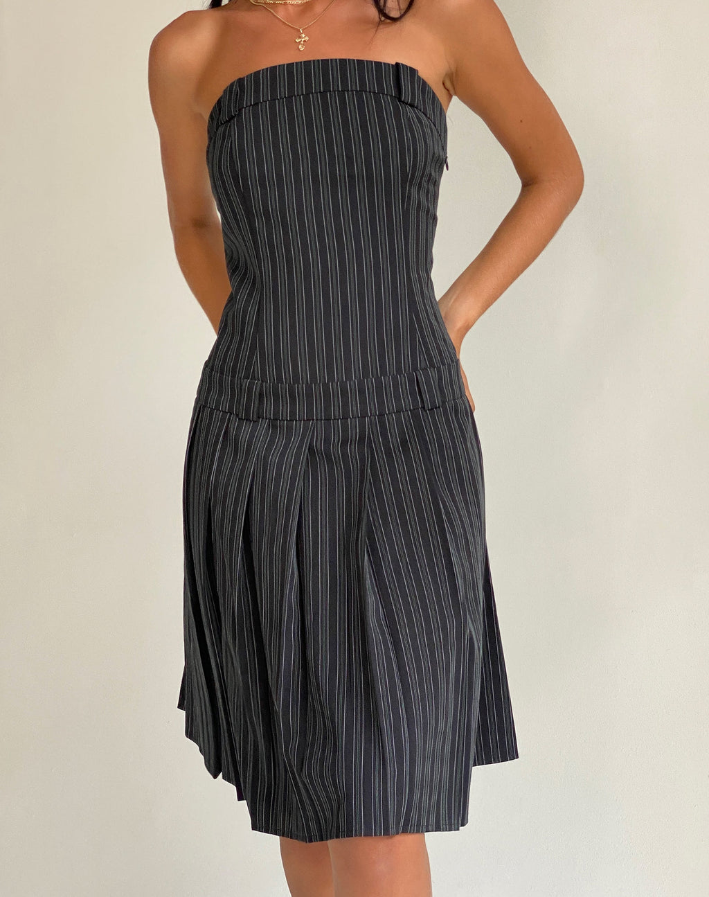 Aldari Vestido Bandeau Midi a Rayas Negras de Tailoring