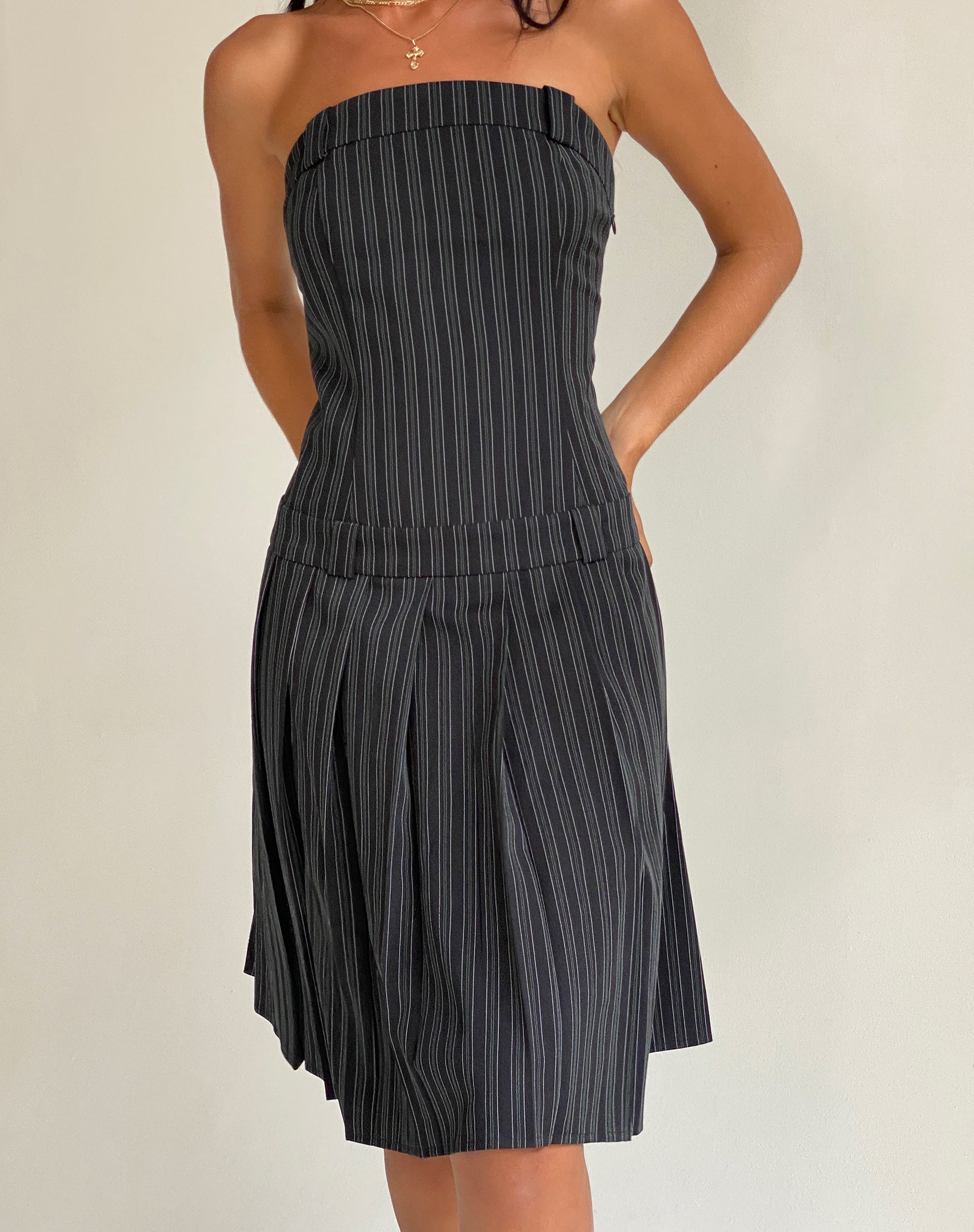 Imagen de Aldari Bandeau Midi Dress in Tailoring Black Pinstripe
