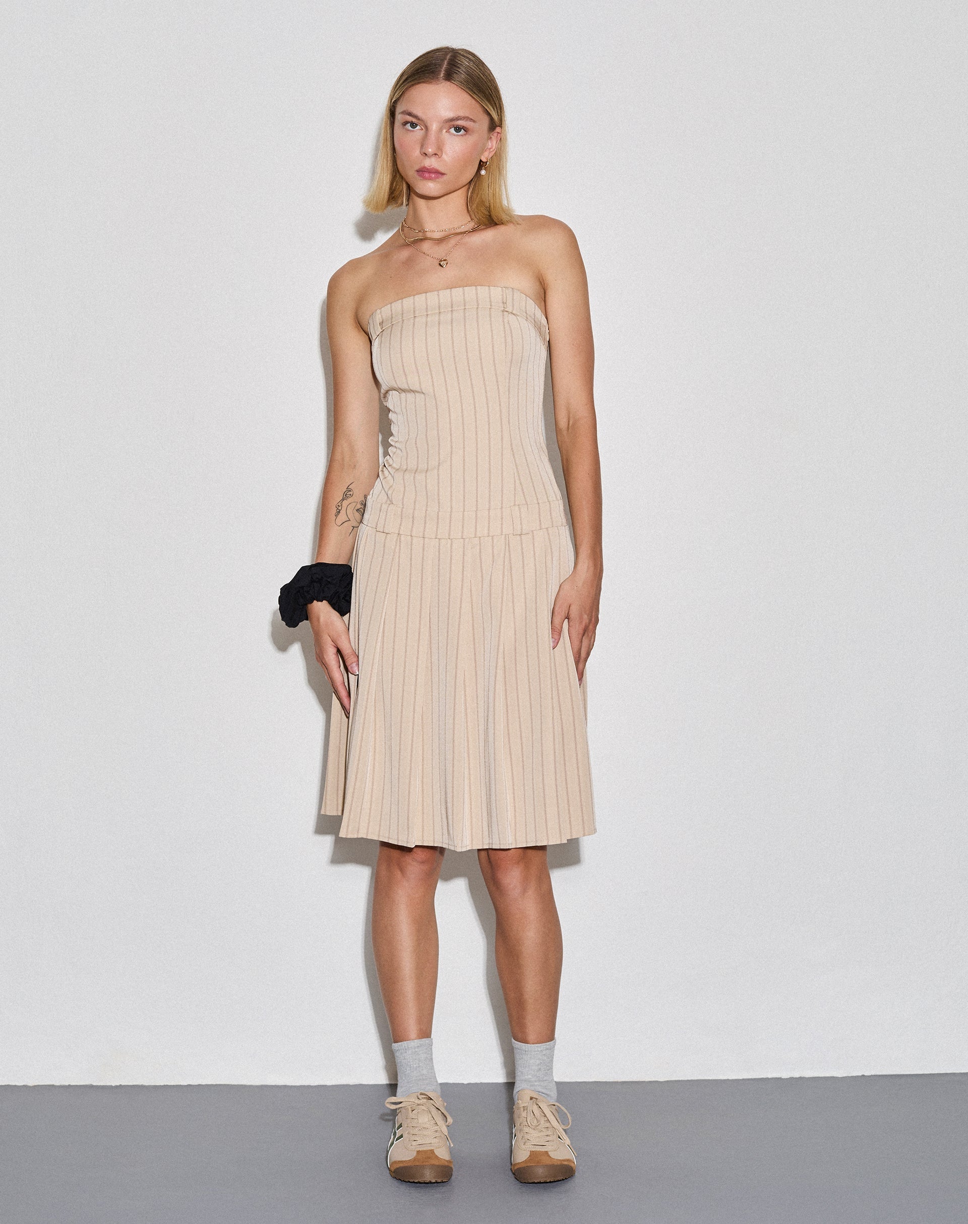 Imagen de Aldari Bandeau Midi Dress in Tailoring Tan Pinstripe