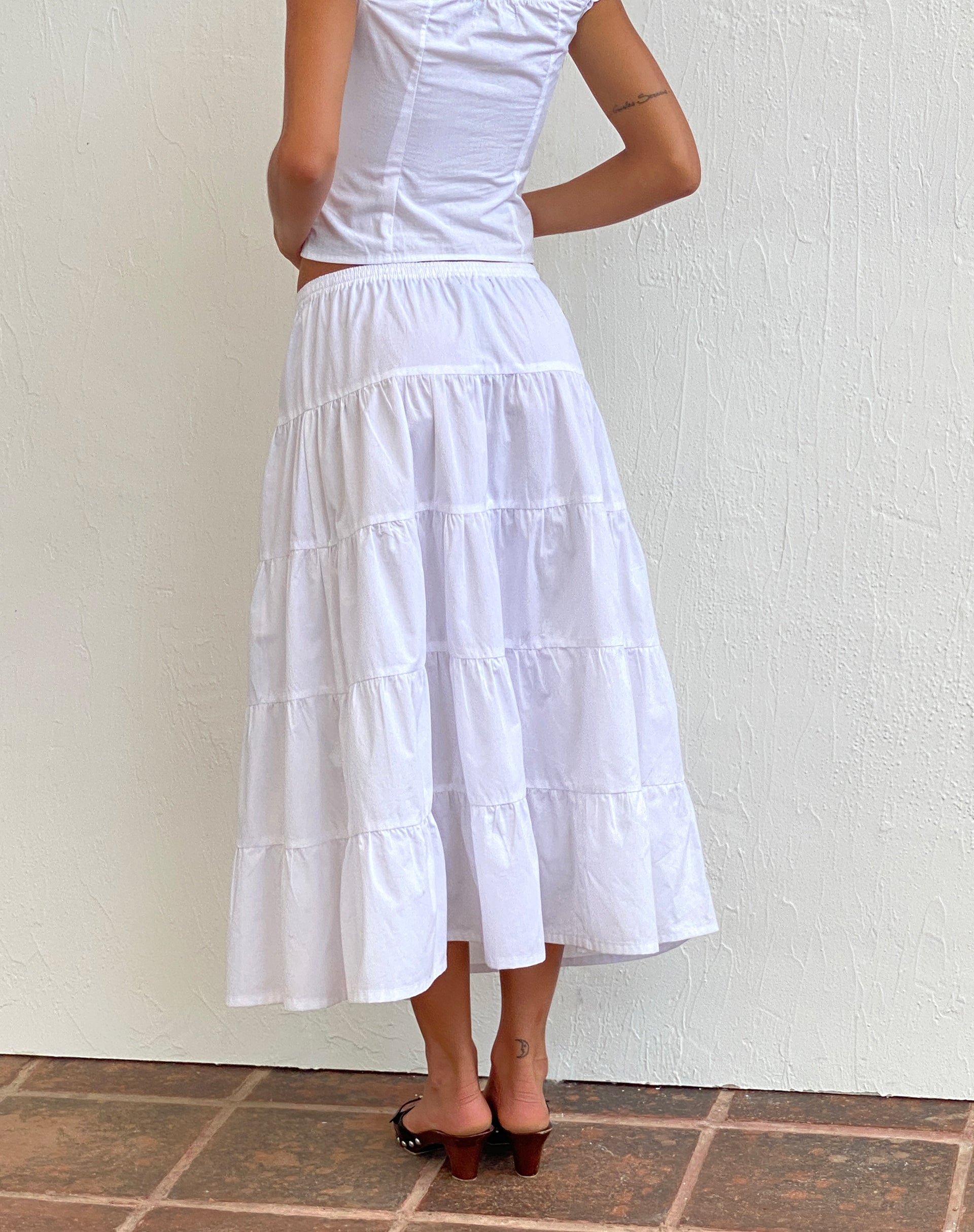 Imagen de Izumi Falda midi en popelina blanca