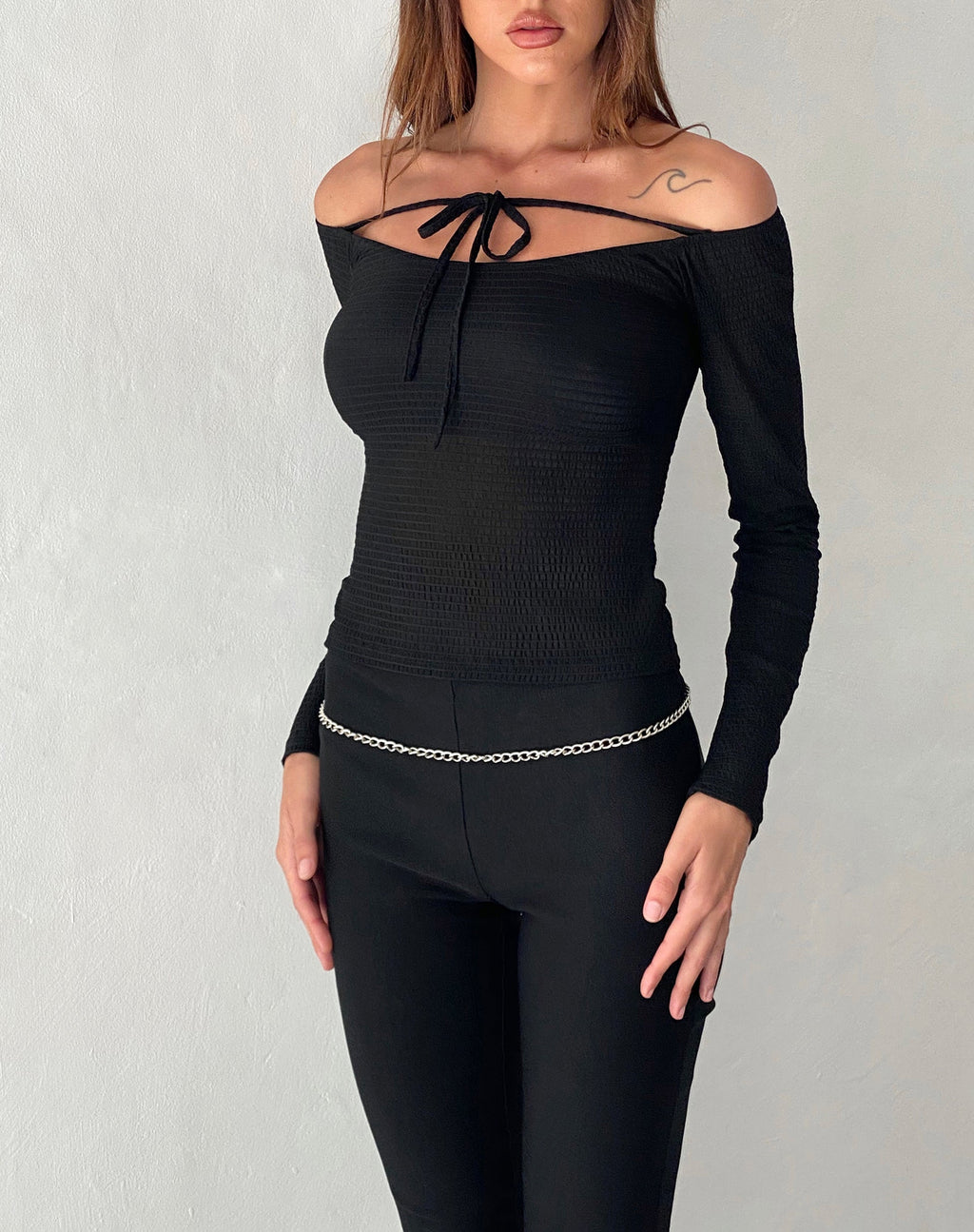 Top Alondra de manga larga con lazada en negro texturizado
