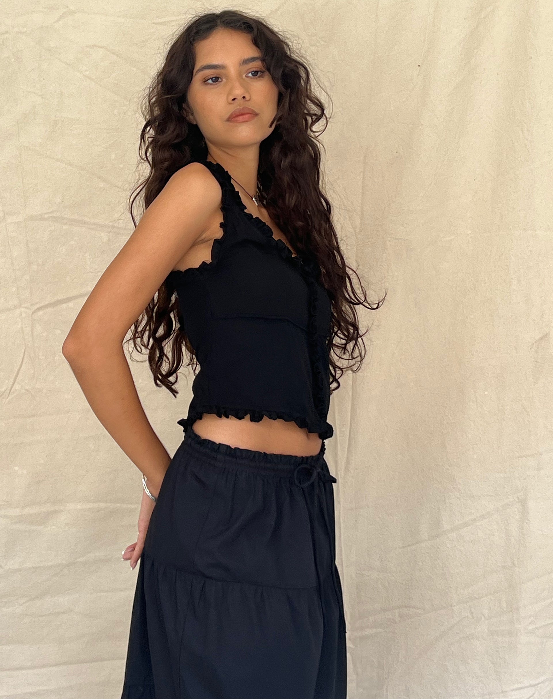 Imagen de Alsa Ruffle Edge Top en Negro