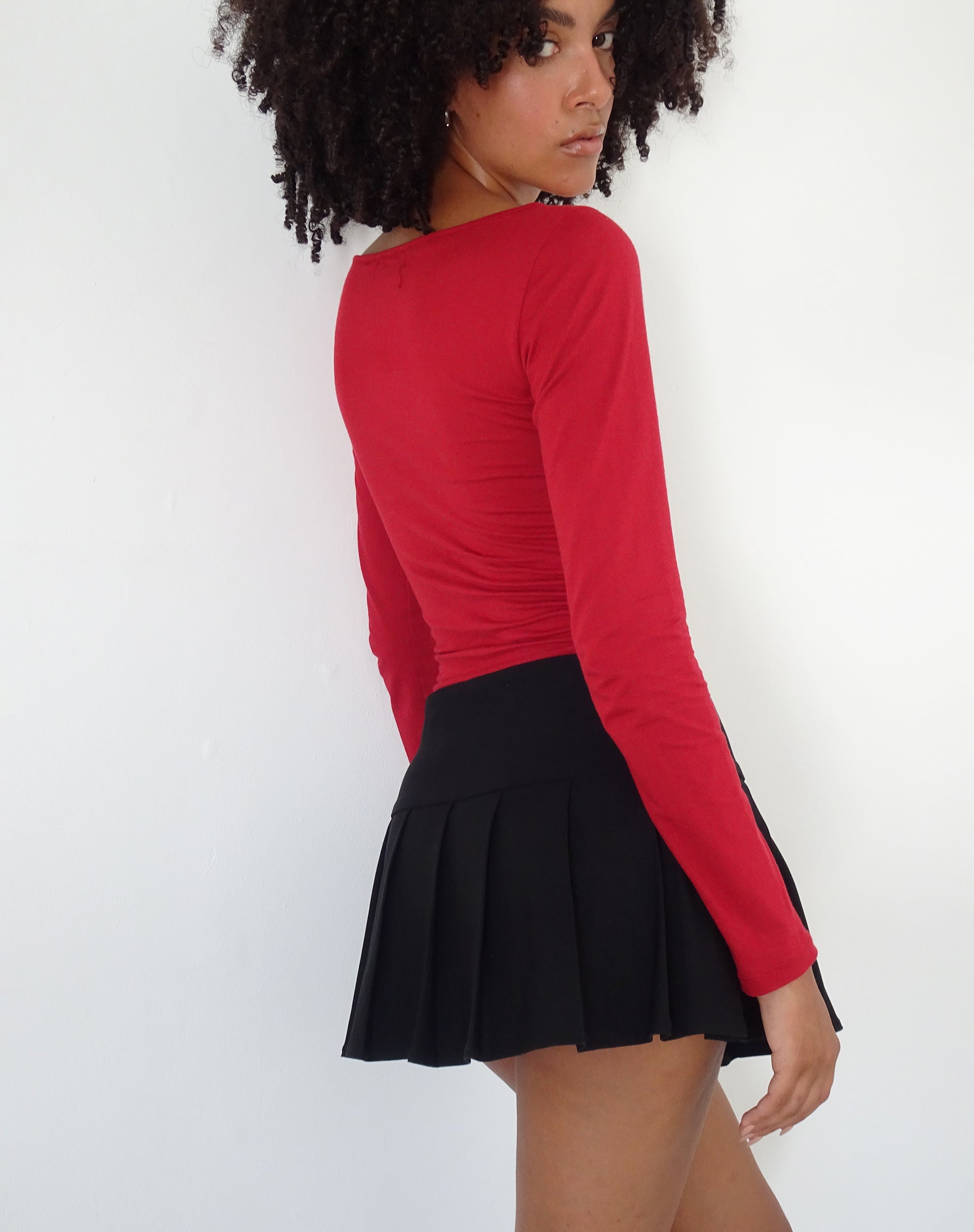 Image of Amabon Top de manga larga en rojo adrenalina con estampado de cerezas